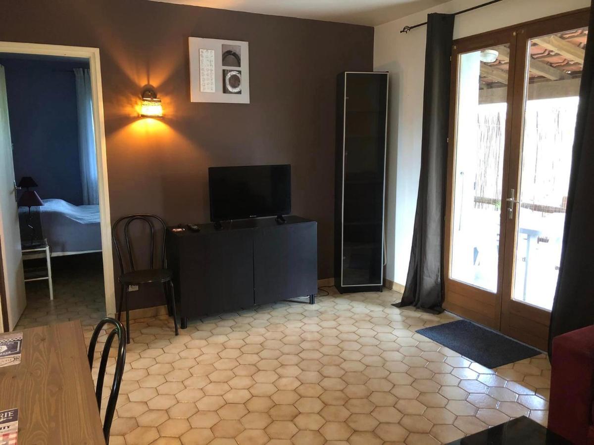 Hotel Les Persedes Lavilledieu  Екстер'єр фото