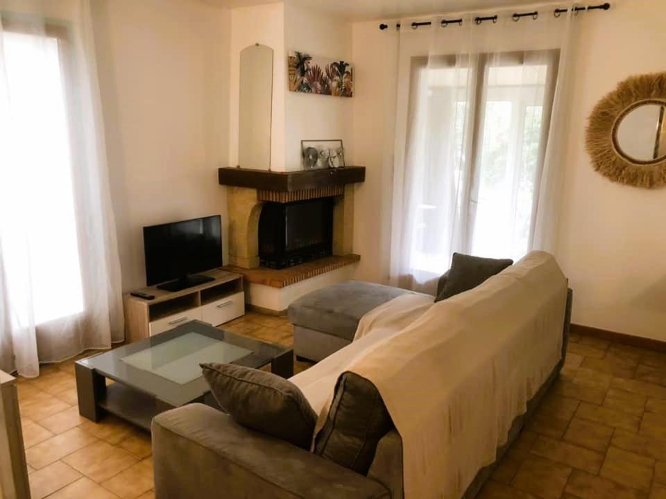 Hotel Les Persedes Lavilledieu  Екстер'єр фото
