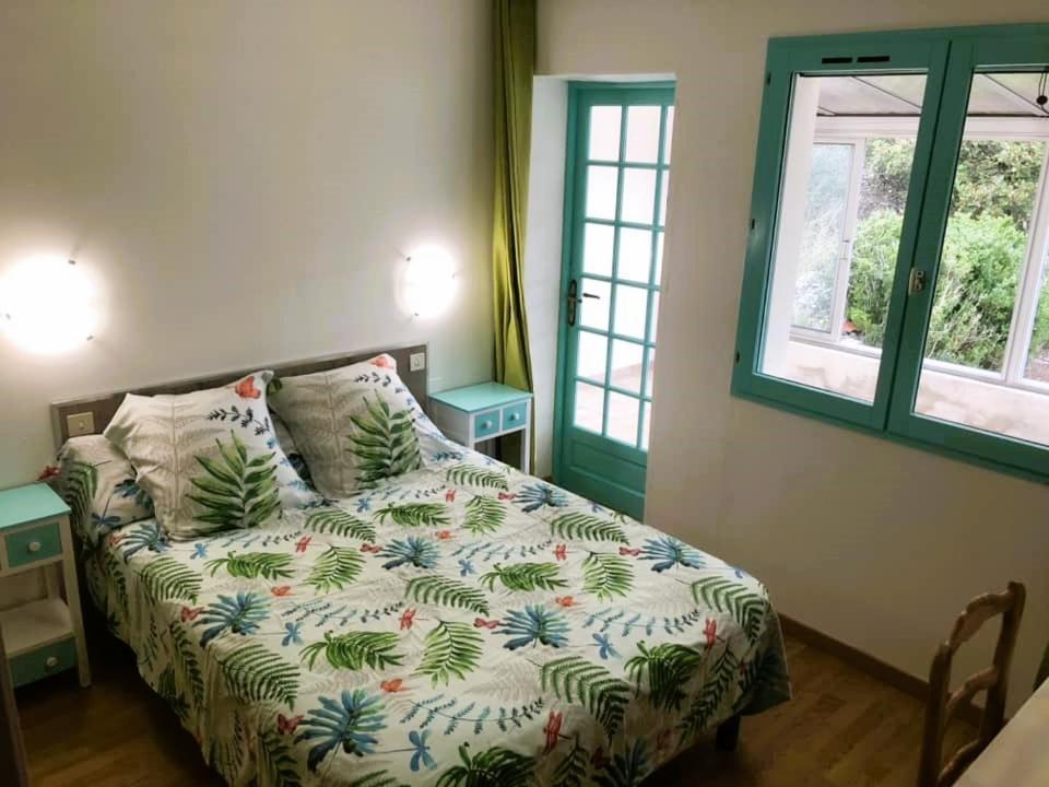 Hotel Les Persedes Lavilledieu  Екстер'єр фото