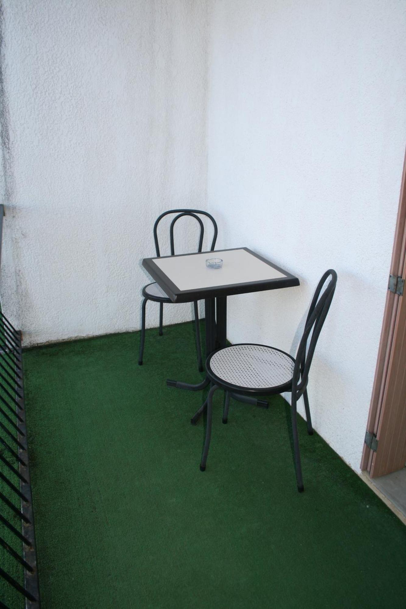 Hotel Les Persedes Lavilledieu  Екстер'єр фото
