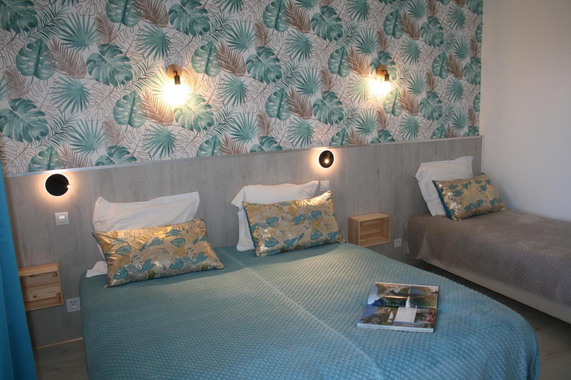 Hotel Les Persedes Lavilledieu  Екстер'єр фото
