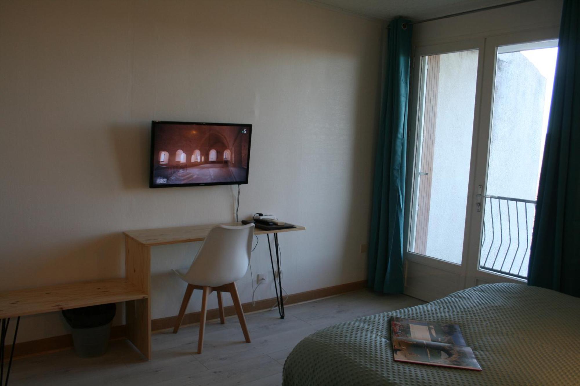Hotel Les Persedes Lavilledieu  Екстер'єр фото