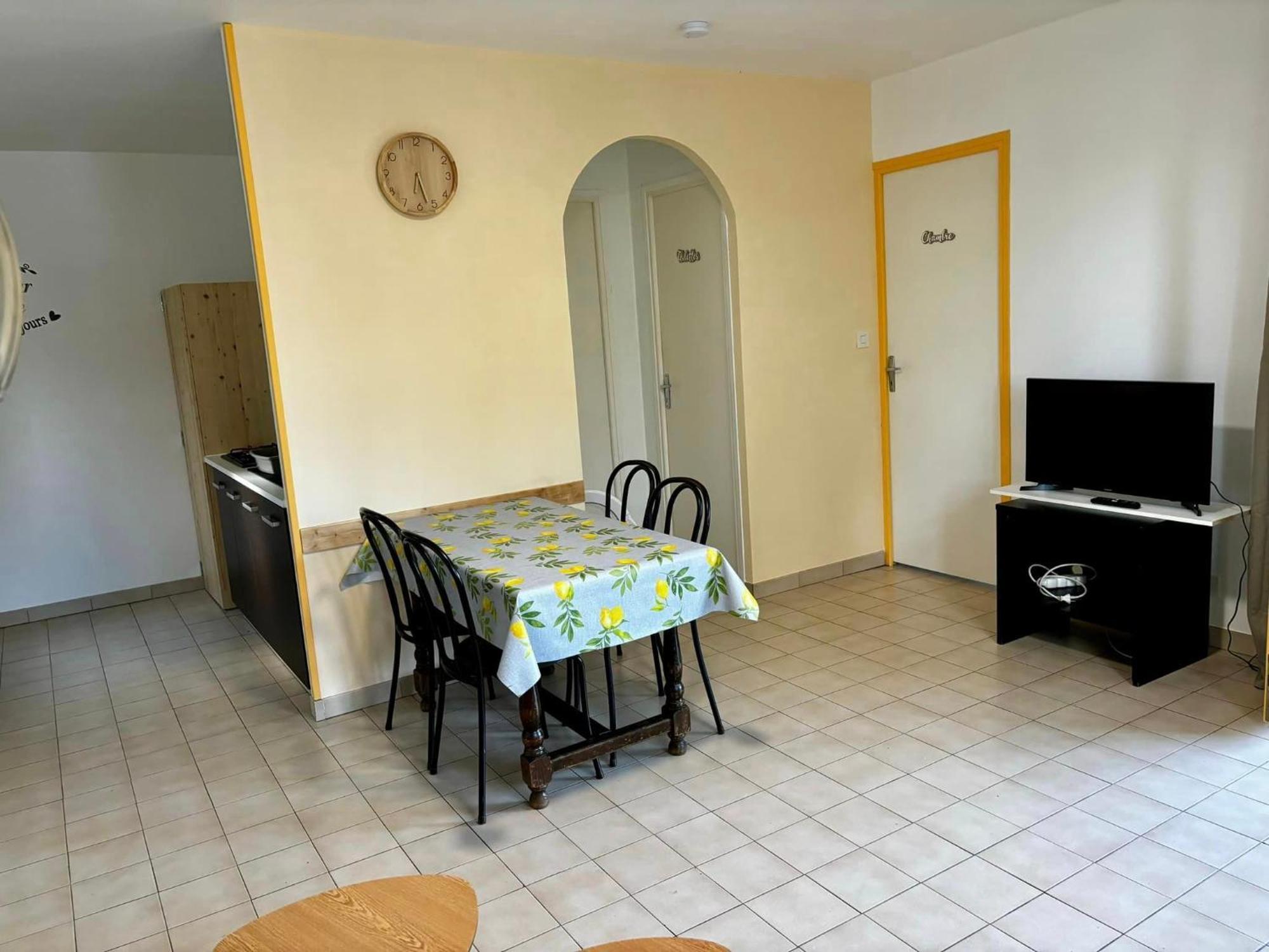 Hotel Les Persedes Lavilledieu  Екстер'єр фото