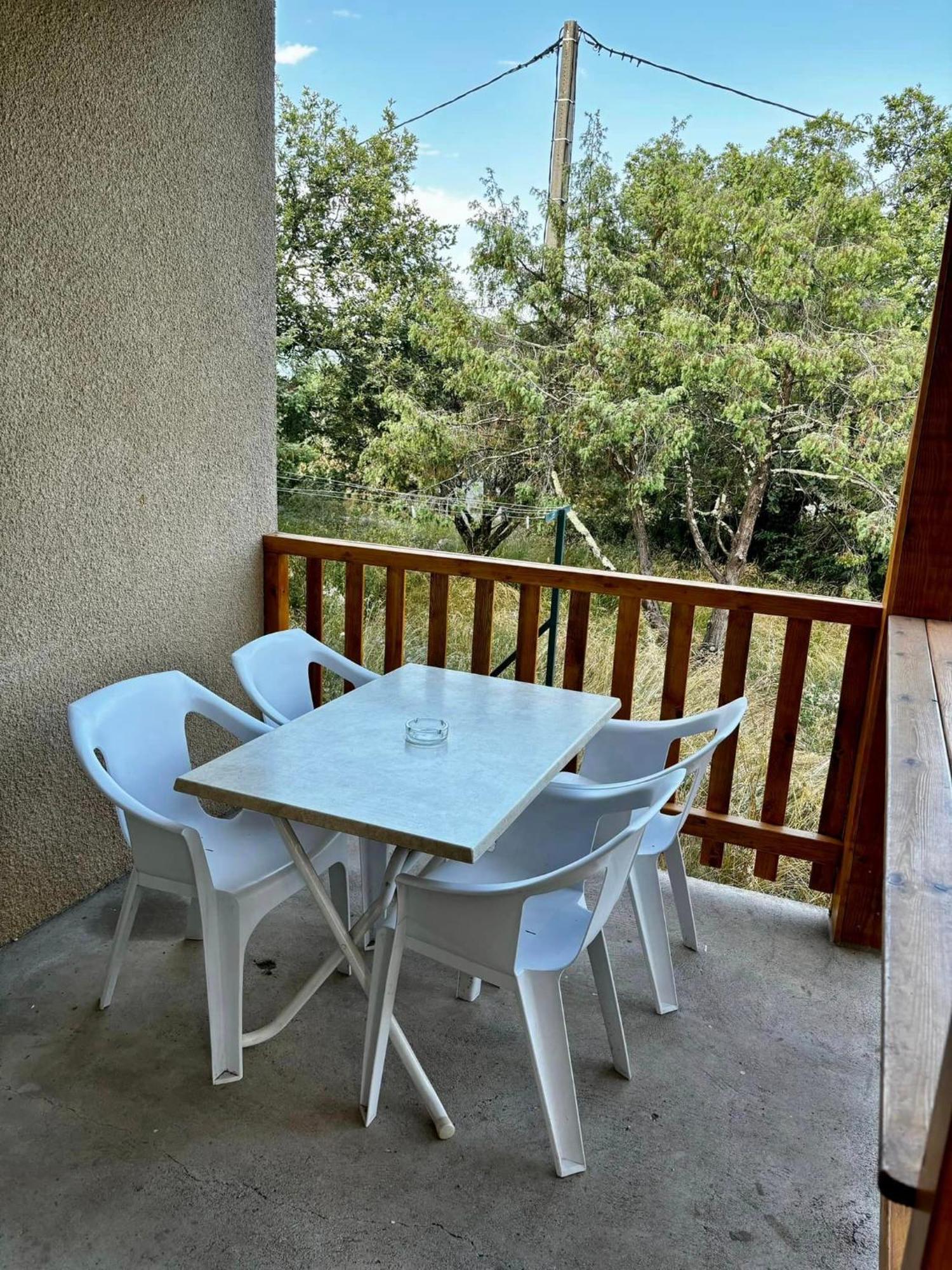 Hotel Les Persedes Lavilledieu  Екстер'єр фото