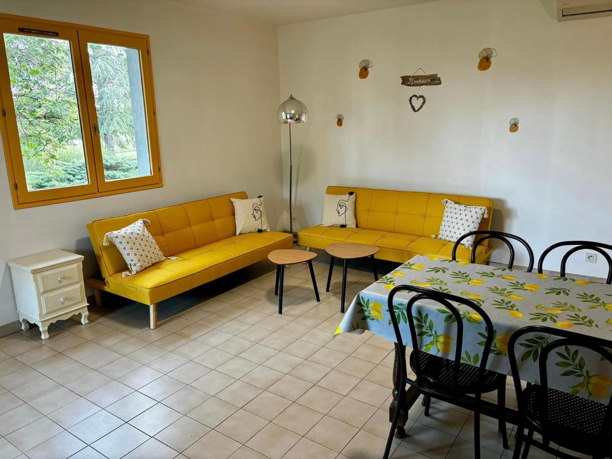 Hotel Les Persedes Lavilledieu  Екстер'єр фото