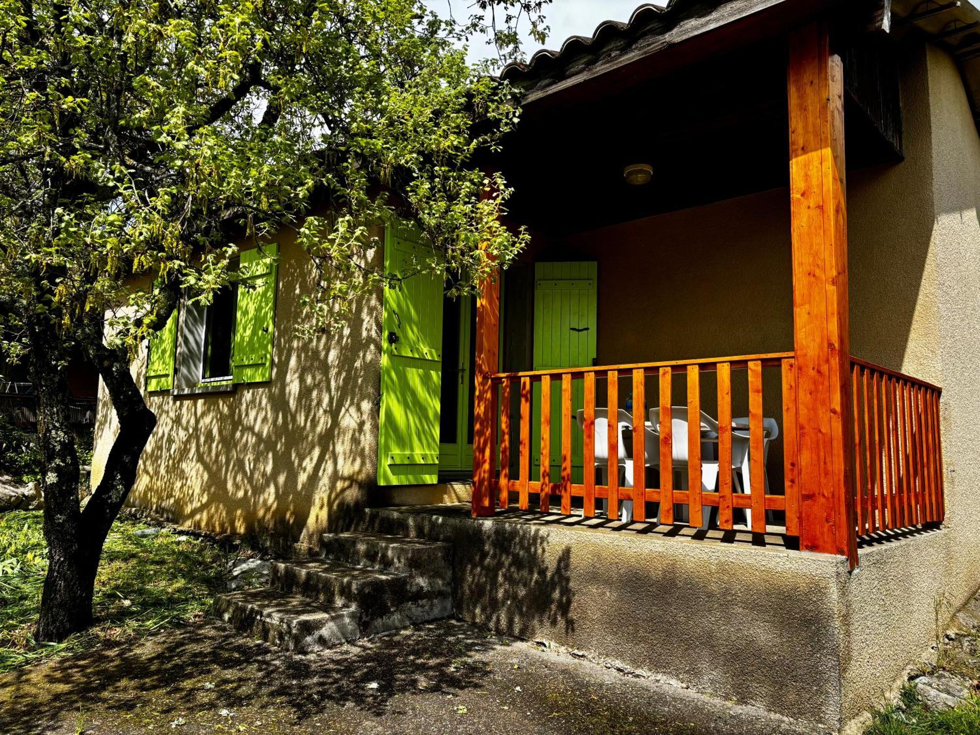 Hotel Les Persedes Lavilledieu  Екстер'єр фото